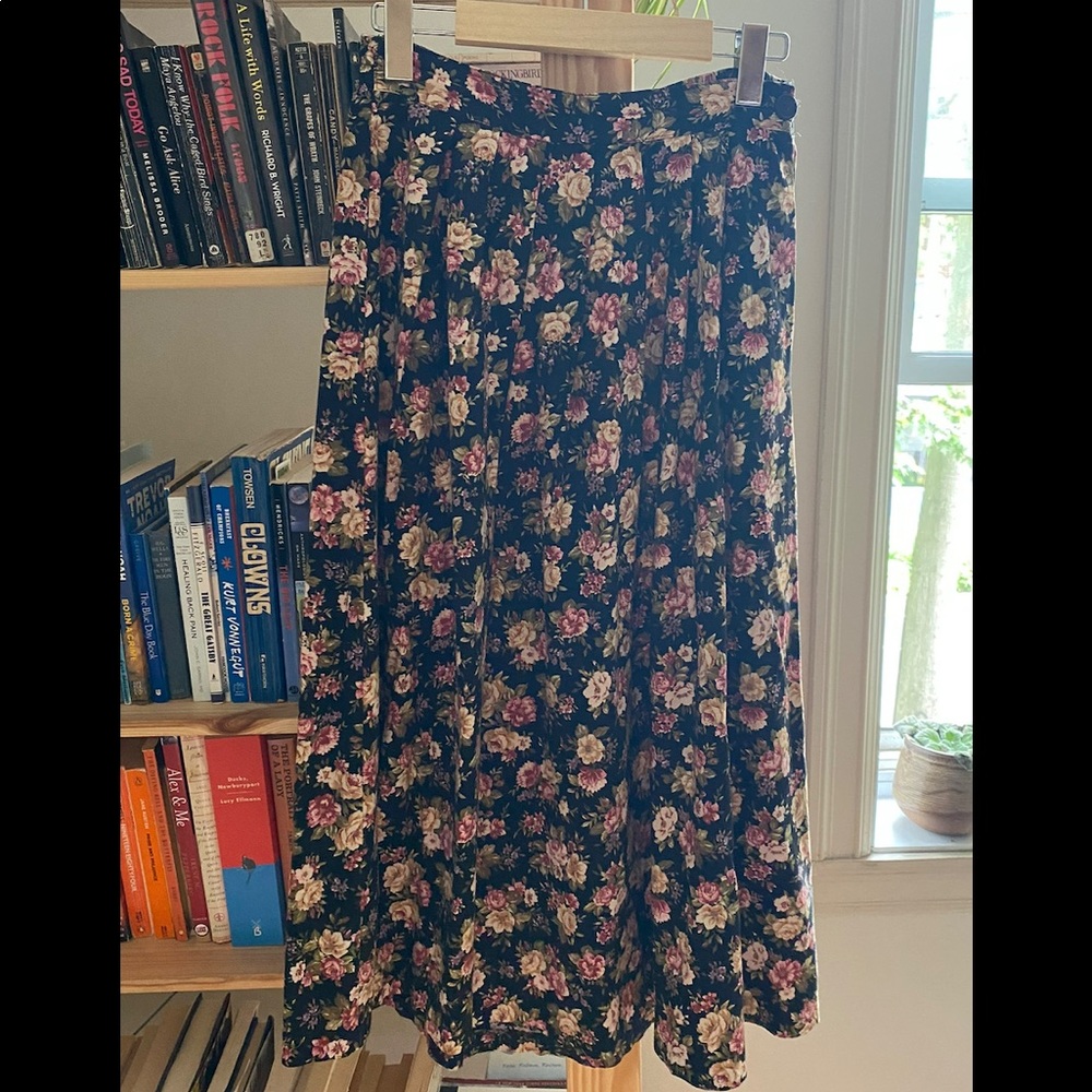 Vintage floral midi skirt